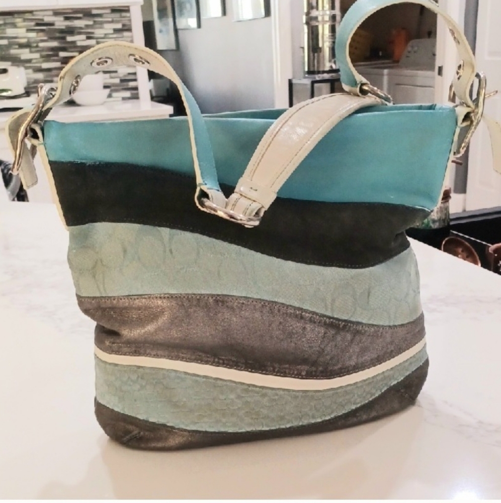 ALMOST VINTAGE COACH COACH BLUE WAVE PATCHWORK BAG - Picture 3 of 17
